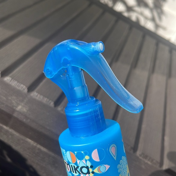 Amika - Hydro Rush Intense Moisture Leave-in Conditioner - Picture 8 of 10